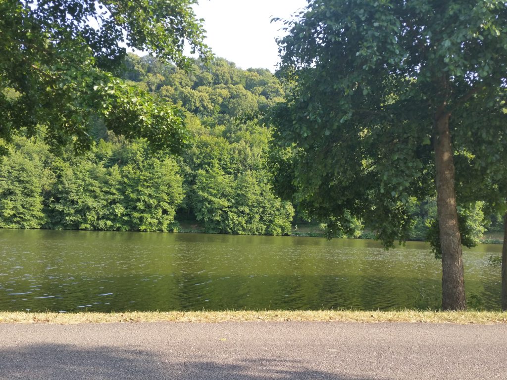 Camping a/d Moezel. Pal aan het water.