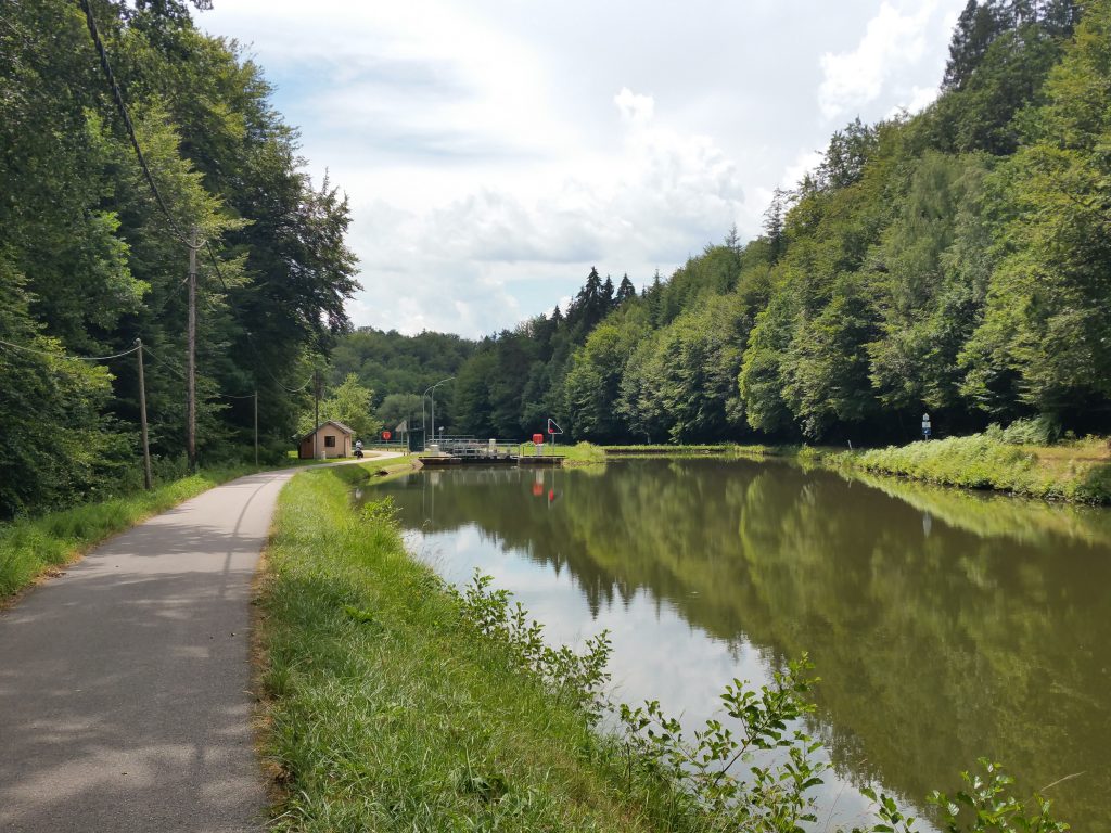 Fietspad langs het kanaal