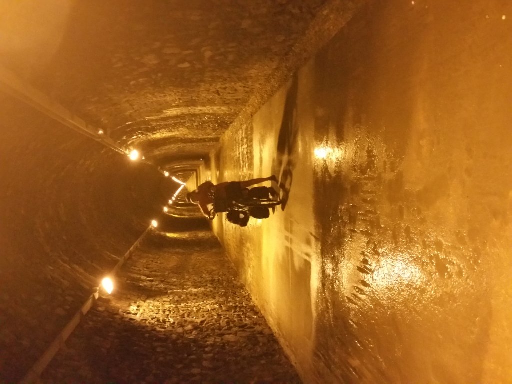 In de langste fietstunnel van Europa 