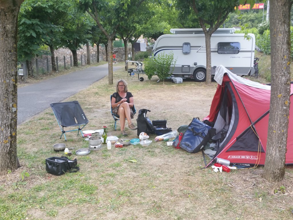 Is "een mooi zooitje"